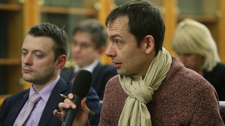 Заседание медиа клуба Государственной Думы.  Гостем клуба стал Рустам Арифджанов.