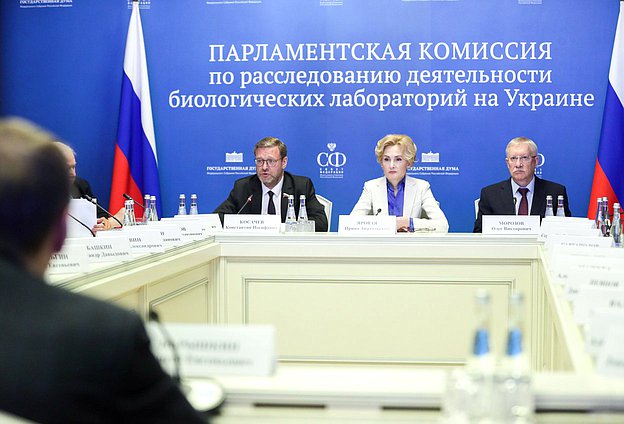Заместитель Председателя Совета Федерации Константин Косачев, Заместитель Председателя Государственной Думы Ирина Яровая и Председатель Комитета по контролю Олег Морозов