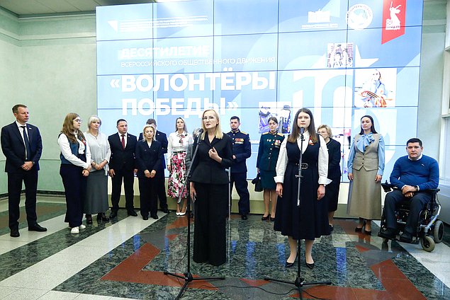 Заместитель Председателя Государственной Думы Ирина Яровая и заместитель Председателя Комитета по развитию гражданского общества, вопросам общественных и религиозных объединений Ольга Занко