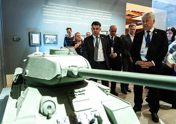 Члены делегаций стран-членов ОДКБ посетили выставки "Великая Победа. Россия - моя история" и "Без срока давности. Нюрнберг. 80 лет" в Москве