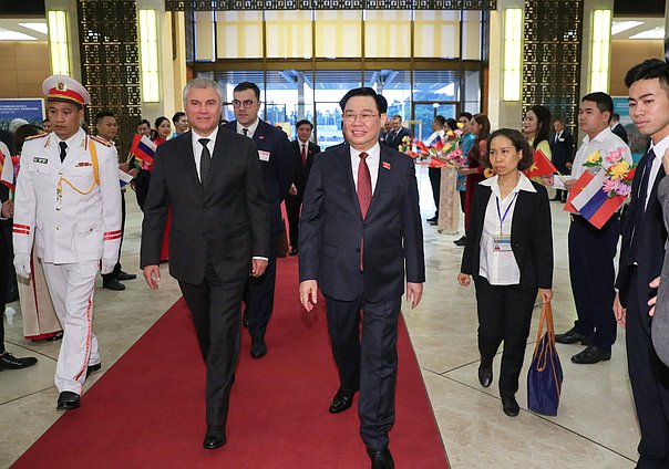 Jefe de la Duma Estatal Vyacheslav Volodin y Presidente de la Asamblea Nacional de la República Socialista de Vietnam Vuong Dinh Hue