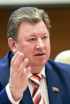 Председатель Комитета по аграрным вопросам Владимир Кашин во время парламентских слушаний на тему "Законодательное обеспечение развития переработки сельскохозяйственной продукции". Автор фото: Марат Абулхатин/Фотослужба Государственной Думы