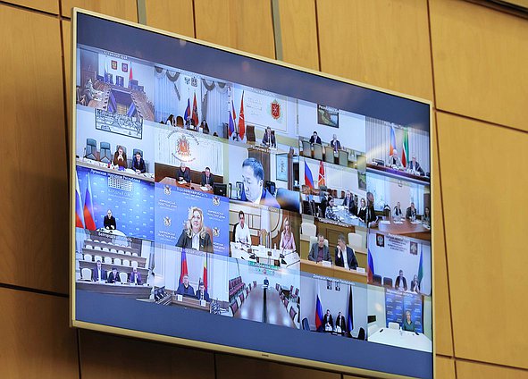 Парламентские слушания на тему «О развитии отраслей легкой промышленности в РФ»