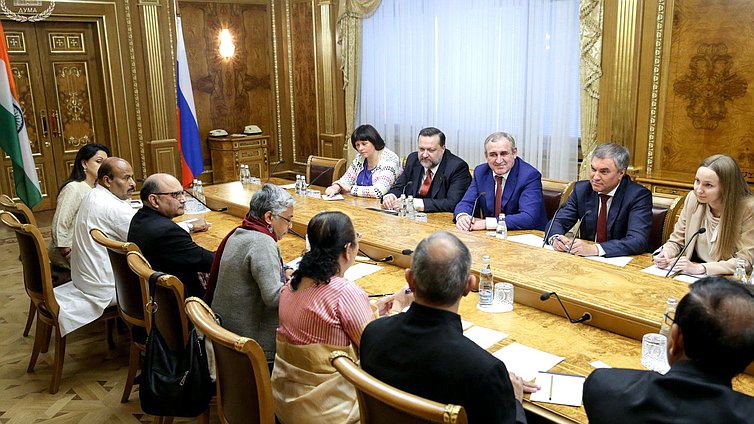 Председатель Государственной Думы Вячеслав Володин и Спикер Нижней палаты Парламента Республики Индии г-жа Сумитра Махаджан во время встречи. Автор фото: Анна Исакова/Фотослужба Государственной Думы.