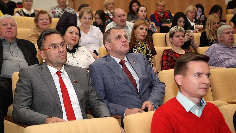   Творческая встреча со съемочной группой и актерами фильма Егора Кончаловского "Возвращение в "А".