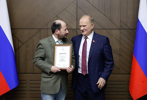 Руководитель фракции КПРФ Геннадий Зюганов и заведующий отделом политики
ЗАО «Редакция «Независимой газеты» Иван Родин