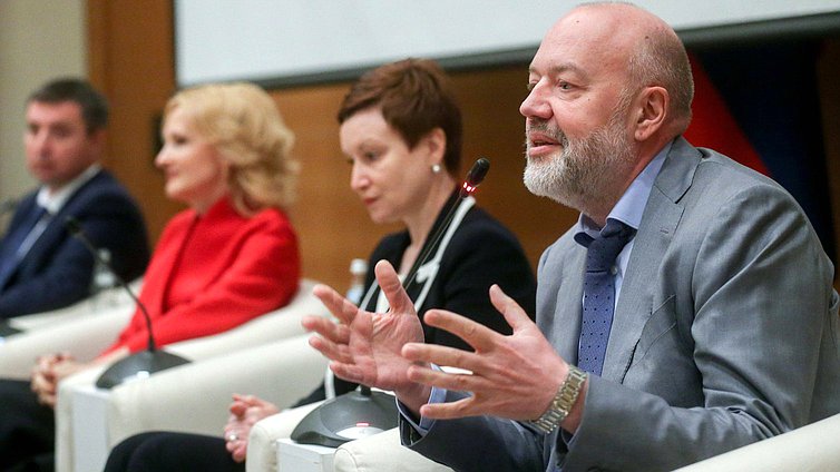 Председатель Комитета по государственному строительству и законодательству Павел Крашенинников