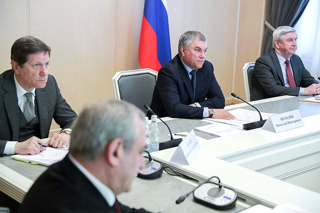 Председатель Государственной Думы Вячеслав Володин и Первые заместители Председателя Государственной Думы Александр Жуков и Иван Мельников