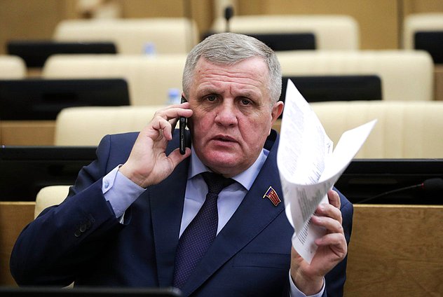 Первый заместитель Председателя Комитета по труду, социальной политике и делам ветеранов Николай Коломейцев
