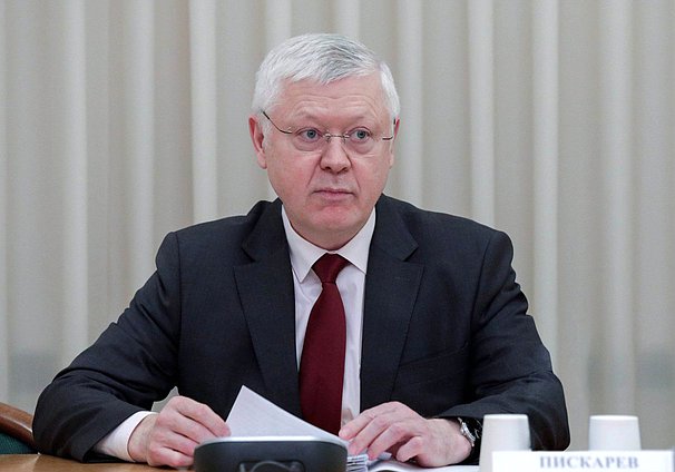 Председатель Комитета по безопасности и противодействию коррупции Василий Пискарев