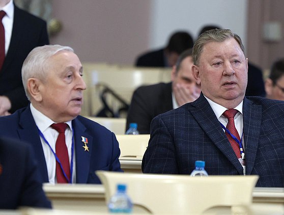 Председатель Комитета по развитию Дальнего Востока и Арктики Николай Харитонов и Председатель Комитета по аграрным вопросам Владимир Кашин