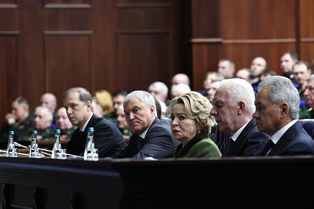 Председатель Государственной Думы Вячеслав Володин и Председатель Совета Федерации Валентина Матвиенко. Фото: пресс-служба Президента РФ