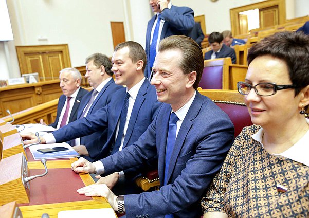 Председатель Комитета по контролю и Регламенту Ольга Савастьянова и Председатель Комитета по экологии и охране окружающей среды Владимир Бурматов