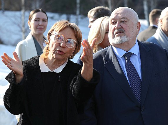 Генеральный директор ООО «Киностудия «Вертикаль» Екатерина Маскина и ректор ВГИК им. С. А. Герасимова Владимир Малышев