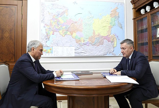 Председатель Государственной Думы Вячеслав Володин и губернатор Иркутской области Игорь Кобзев