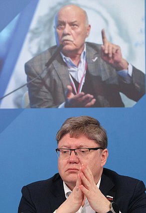 Член Комитета по труду, социальной политике и делам ветеранов Андрей Исаев