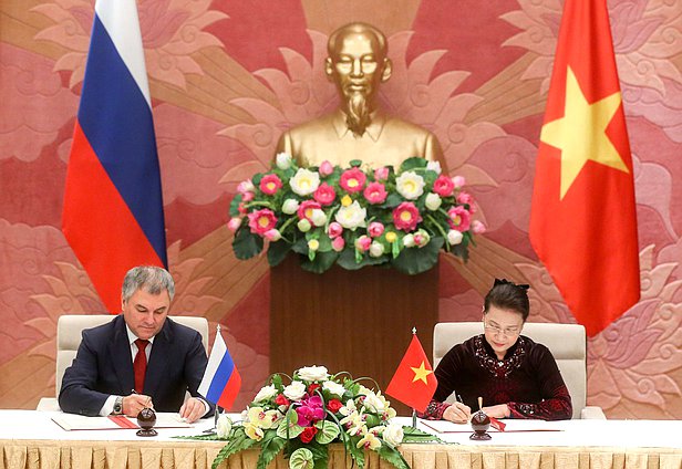 Chairman of the State Duma Viacheslav Volodin and Chairwoman of the National Assembly of the Socialist Republic of Vietnam Nguyễn Thị Kim Ngân