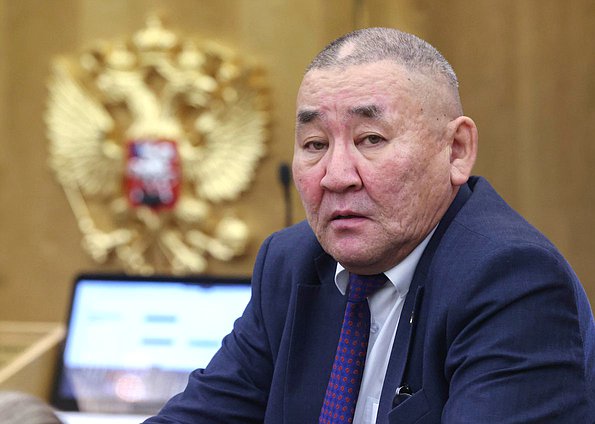 Член Комитета по транспорту и развитию транспортной инфраструктуры Петр Аммосов