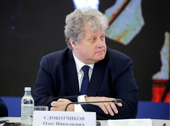 Ректор УМЦ им. В.В. Жириновского Олег Слоботчиков