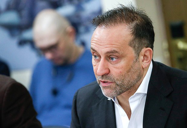 Председатель Комитета по физической культуре и спорту Дмитрий Свищев