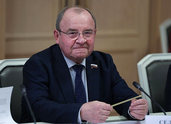 Член Комитета по бюджету и налогам Виктор Селиверстов