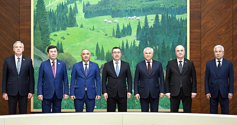 Президент Киргизской Республики Садыр Жапаров встретился с членами Совета Парламентской Ассамблеи ОДКБ