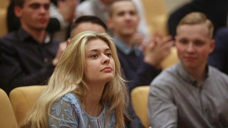 Лекция в рамках цикла лекций, приуроченных к Году российского кино, на тему «Михаил Булгаков: поединок с судьбой». 

Лектор – писатель, филолог, ректор Литературного института имени А.М.Горького А.Н.Варламов. 
