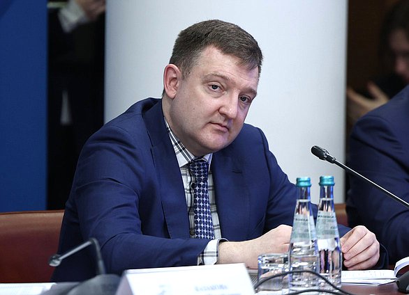 Заседание организационного комитета по подготовке и проведению празднования 90-летия со дня рождения С. С. Говорухина