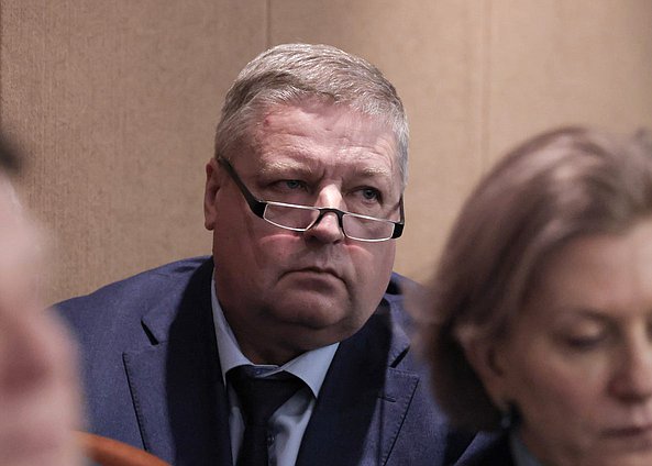 Парламентские слушания на тему «О развитии отраслей легкой промышленности в РФ»