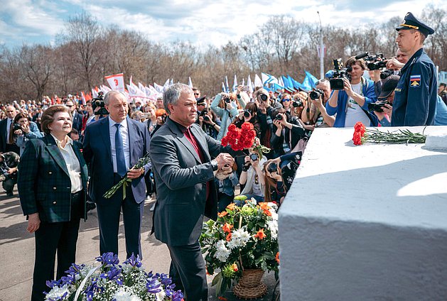 Председатель Государственной Думы Вячеслав Володин и заместитель Председателя Комитета по федеративному устройству и вопросам местного самоуправления Валентина Терешкова