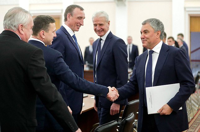 Председатель Государственной Думы Вячеслав Володин на встрече с депутатами Псковского областного Собрания депутатов и Псковской городской Думы, главами муниципальных образований Псковской области