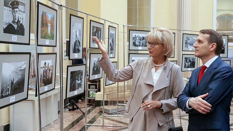 Церемония открытия фотовыставки, посвящённой 71-й годовщине Победы в Великой Отечественной войне 1941–1945 годов.
Презентация издания «Фоторепортеры на войне» .
