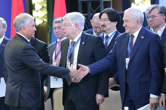 Chairman of the State Duma Vyacheslav Volodin (left) at the CSTO PA Council meeting