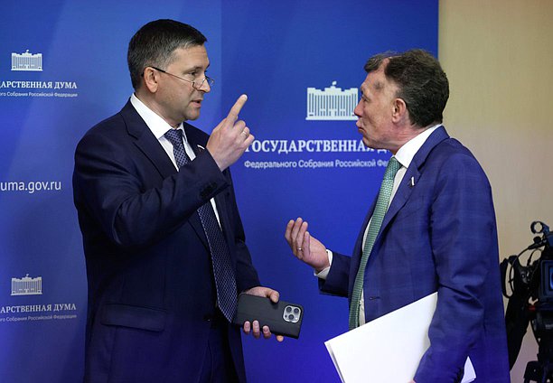 Председатель Комитета по экологии, природным ресурсам и охране окружающей среды Дмитрий Кобылкин и Председатель Комитета по экономической политике Максим Топилин