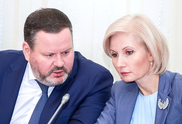 Министр труда и социальной защиты РФ Антон Котяков и Первый заместитель Министра Ольга Баталина