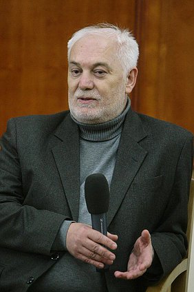 Заседание медиа клуба Государственной Думы.  Гостем клуба стал Рустам Арифджанов.