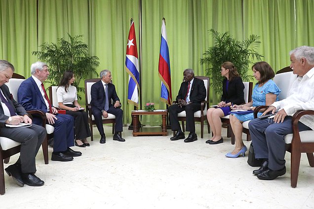 La reunión del Jefe de la Duma Estatal, Vyacheslav Volodin, con el Jefe de la Asamblea Nacional del Poder Popular y del Consejo de Estado de la República de Cuba, Esteban Lazo Hernández en un formato ampliado