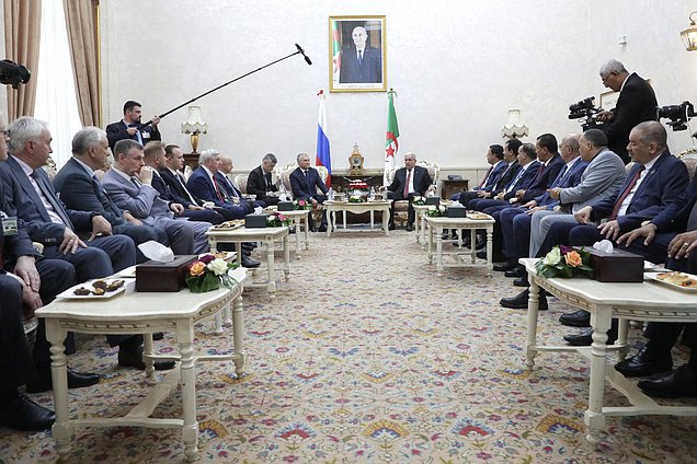 اجتماع رئيس مجلس الدوما فياتشيسلاف فولودين ورئيس المجلس الشعبي الوطني لجمهورية الجزائر الديمقراطية الشعبية إبراهيم بوجالي