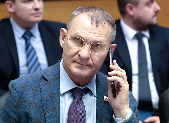 Член Комитета по бюджету и налогам Вячеслав Фомичев