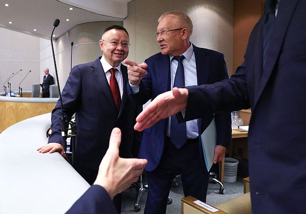 Министр строительства и ЖКХ РФ Ирек Файзуллин и Председатель Комитета по контролю Олег Морозов