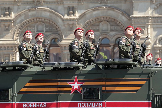 Парад военная полиция