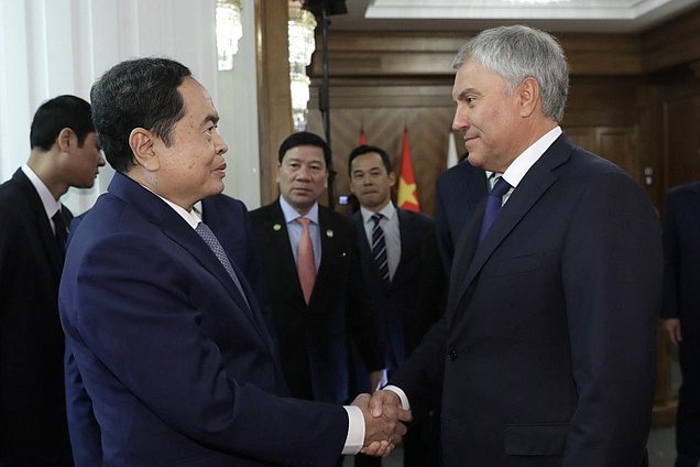 Presidente de la Asamblea Nacional de la República Socialista de Vietnam, Tran Thanh Man y Jefe de la Duma Estatal, Vyacheslav Volodin