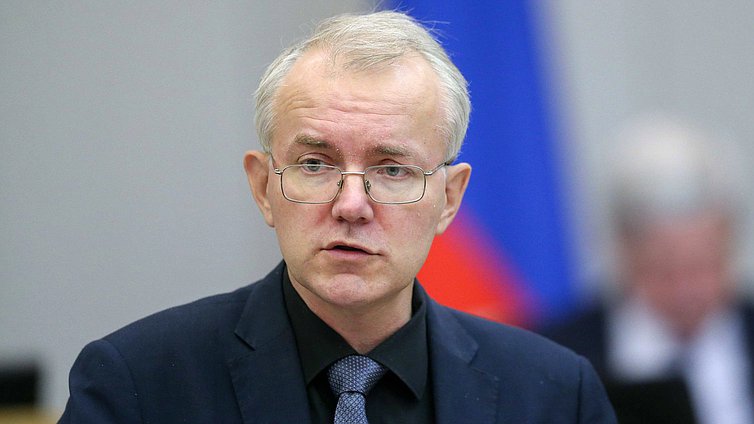 Член Комитета по труду, социальной политике и делам ветеранов Олег Шеин