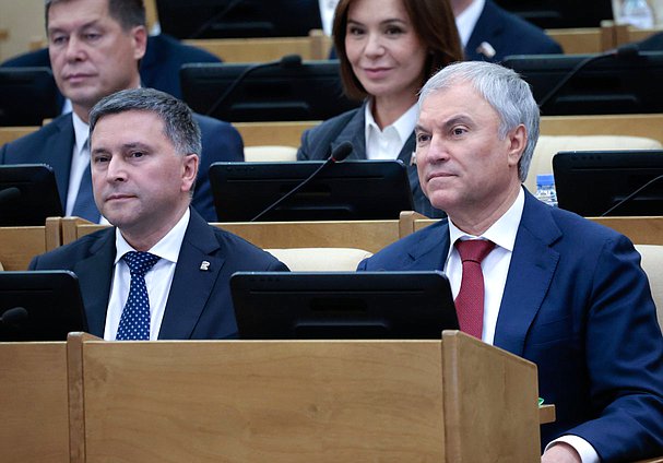 Руководитель фракции "Единая Россия" Дмитрий Кобылкин и член фракции Вячеслав Володин
