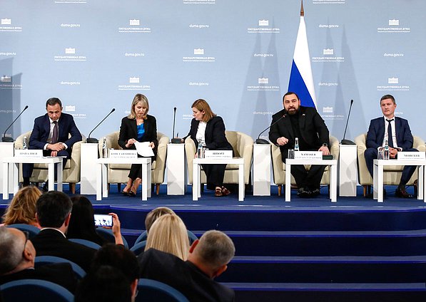 Круглый стол Комитета по охране здоровья на тему: "О мерах защиты здоровья граждан в рамках реализации Концепции сокращения потребления алкоголя в РФ"