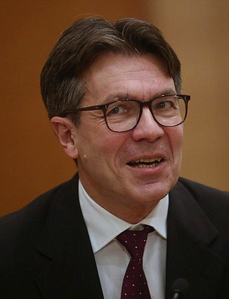 Лекция «Литература из первых уст» литератора Сергея Николаевича. Тема выступления - «Стоп-кадр. Ностальгия» и другие проекты книгоиздания. 
