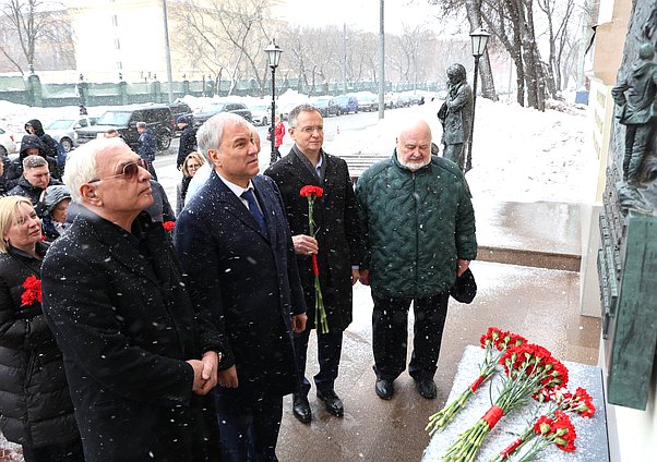 Генеральный директор киноконцерна «Мосфильм» Карен Шахназаров, Председатель Государственной Думы Вячеслав Володин, помощник Президента РФ Владимир Мединский и ректор ВГИК им. С. А. Герасимова Владимир Малышев