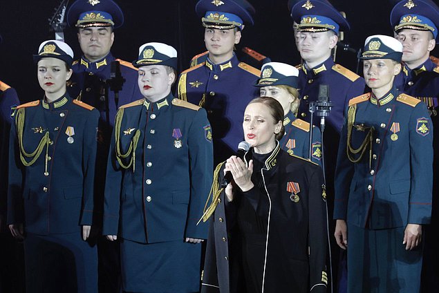 Торжественный концерт российских артистов в честь 80-летия освобождения Кореи