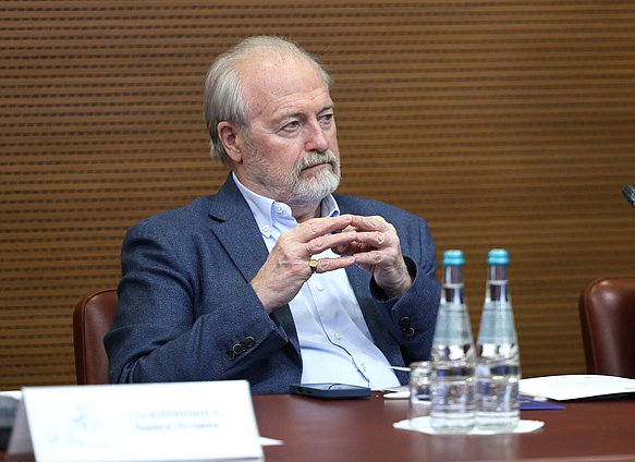 Режиссер Владимир Хотиненко