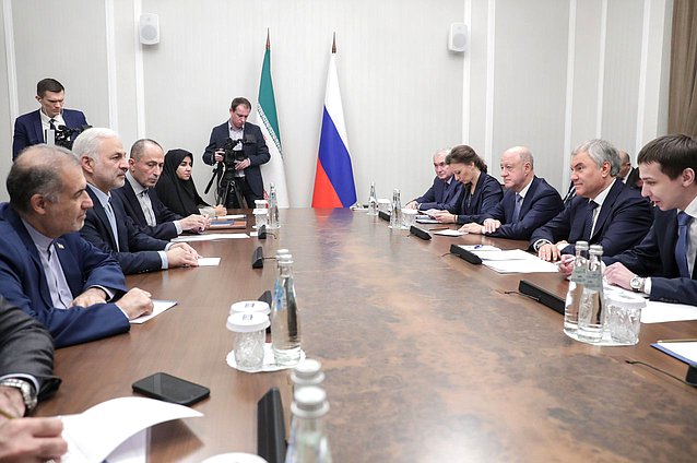 Reunión del Jefe de la Duma Estatal, Vyacheslav Volodin con el Presidente de la Comisión del Parlamento iraní para la seguridad nacional y la política exterior, Vahid Jalalzadeh